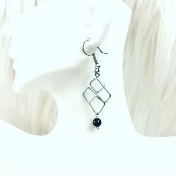 Square wire dangle earrings - Picture 2 of 3